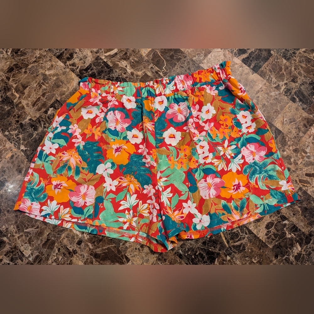 Lily Rose Shorts with Vibrant Floral Design - Picture 3 of 5